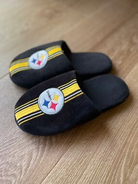 FOCO Pittsburgh Steelers Slippers Size XL 7-8 Black NFL Slide House Shoes Cozy